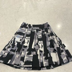 Esprit fun flowing knee length skirt in size 0.